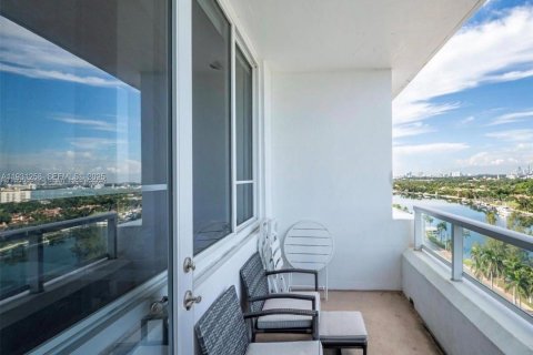 Condo in Miami Beach, Florida, 2 bedrooms  № 2034779 - photo 20