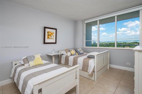 Condo in Miami Beach, Florida, 2 bedrooms  № 2034779 - photo 15