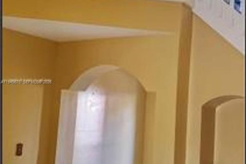 House in Miami, Florida 4 bedrooms, 202.99 sq.m. № 2003026 - photo 2