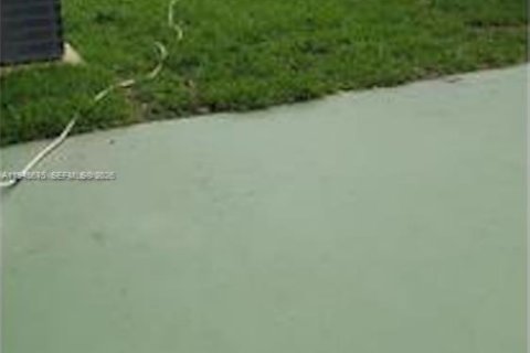 House in Miami, Florida 4 bedrooms, 202.99 sq.m. № 2003026 - photo 9