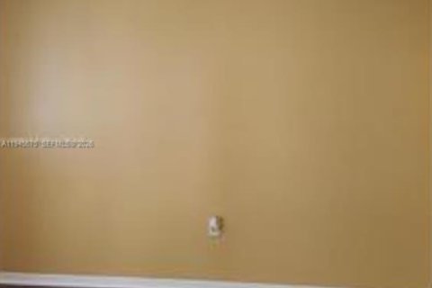 House in Miami, Florida 4 bedrooms, 202.99 sq.m. № 2003026 - photo 5