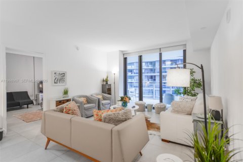 Condominio en alquiler en Miami, Florida, 2 dormitorios, 102.19 m2 № 2060954 - foto 2