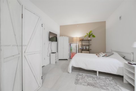 Condominio en alquiler en Miami, Florida, 2 dormitorios, 102.19 m2 № 2060954 - foto 12