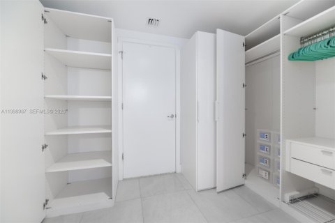 Condominio en alquiler en Miami, Florida, 2 dormitorios, 102.19 m2 № 2060954 - foto 9