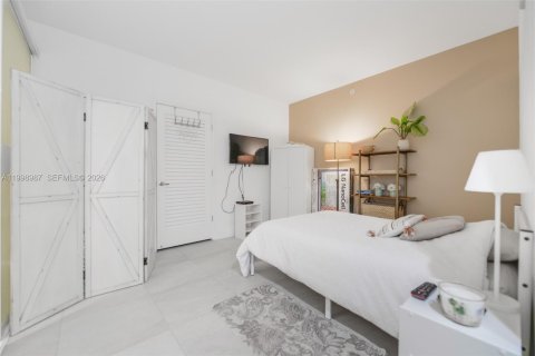 Condominio en alquiler en Miami, Florida, 2 dormitorios, 102.19 m2 № 2060954 - foto 13