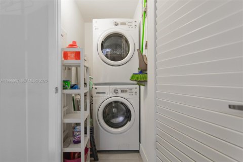 Condominio en alquiler en Miami, Florida, 2 dormitorios, 102.19 m2 № 2060954 - foto 18