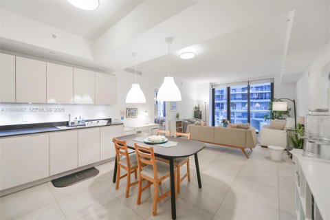 Condominio en Miami, Florida, 2 dormitorios  № 2060954