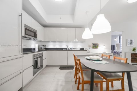 Condominio en alquiler en Miami, Florida, 2 dormitorios, 102.19 m2 № 2060954 - foto 6