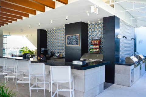 Condominio en alquiler en Miami, Florida, 2 dormitorios, 102.19 m2 № 2060954 - foto 22