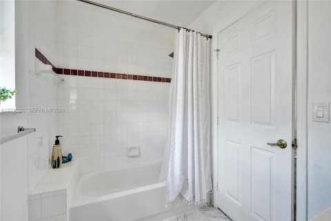 Villa ou maison à vendre à Pembroke Pines, Floride: 5 chambres, 336.49 m2 № 2087006 - photo 21