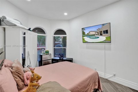 Villa ou maison à vendre à Pembroke Pines, Floride: 5 chambres, 336.49 m2 № 2087006 - photo 6