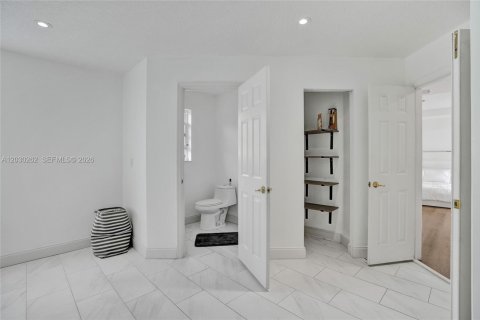 Villa ou maison à vendre à Pembroke Pines, Floride: 5 chambres, 336.49 m2 № 2087006 - photo 30
