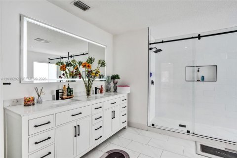 Villa ou maison à vendre à Pembroke Pines, Floride: 5 chambres, 336.49 m2 № 2087006 - photo 29