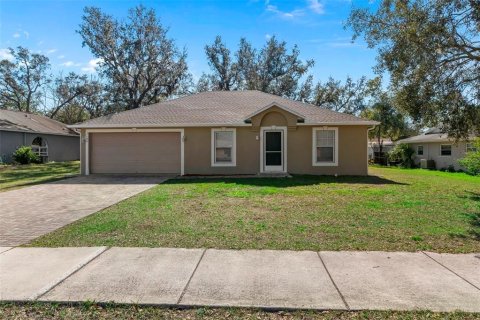 House in Spring Hill, Florida 3 bedrooms, 127.09 sq.m. № 1529696 - photo 1