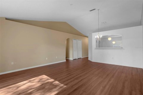 House in Spring Hill, Florida 3 bedrooms, 127.09 sq.m. № 1529696 - photo 10
