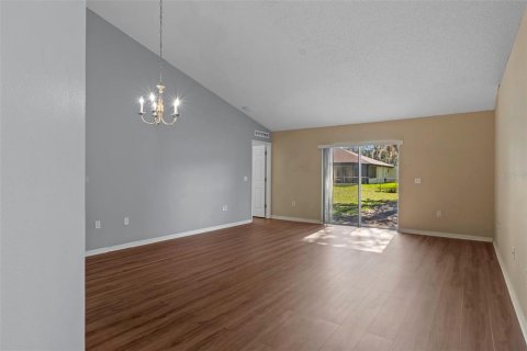 House in Spring Hill, Florida 3 bedrooms, 127.09 sq.m. № 1529696 - photo 7