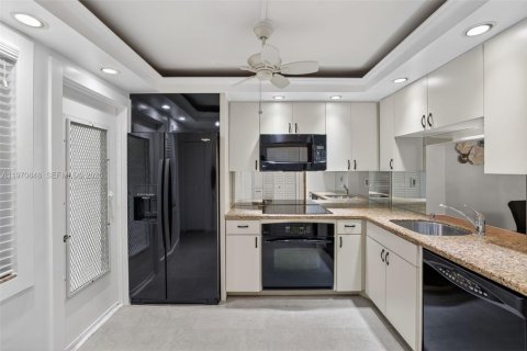 Купить кондоминиум в Халландейл-Бич, Флорида 2 спальни, 82.5м2, № 2042713 - фото 11