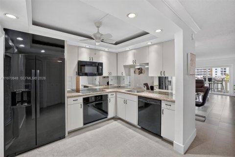 Купить кондоминиум в Халландейл-Бич, Флорида 2 спальни, 82.5м2, № 2042713 - фото 13