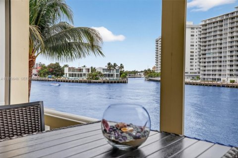 Купить кондоминиум в Халландейл-Бич, Флорида 2 спальни, 82.5м2, № 2042713 - фото 3