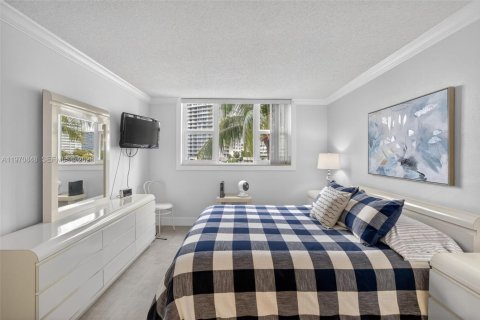 Купить кондоминиум в Халландейл-Бич, Флорида 2 спальни, 82.5м2, № 2042713 - фото 17