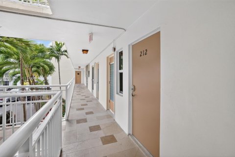 Купить кондоминиум в Халландейл-Бич, Флорида 2 спальни, 82.5м2, № 2042713 - фото 25