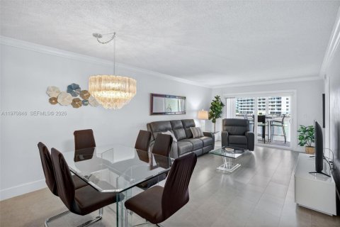 Купить кондоминиум в Халландейл-Бич, Флорида 2 спальни, 82.5м2, № 2042713 - фото 14