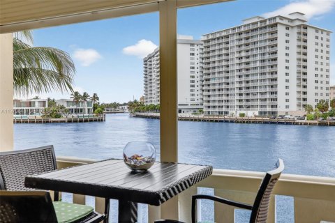 Купить кондоминиум в Халландейл-Бич, Флорида 2 спальни, 82.5м2, № 2042713 - фото 2