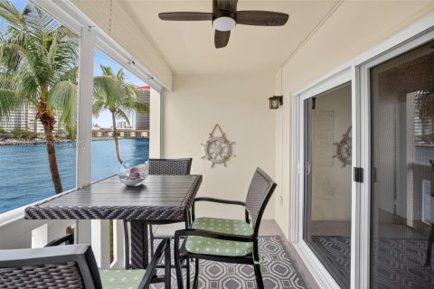 Купить кондоминиум в Халландейл-Бич, Флорида 2 спальни, 82.5м2, № 2042713 - фото 7