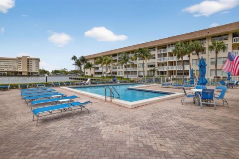 Купить кондоминиум в Халландейл-Бич, Флорида 2 спальни, 82.5м2, № 2042713 - фото 27