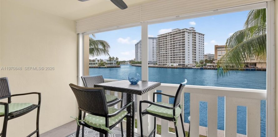 Кондоминиум с 2 спальнями в Халландейл-Бич, Флорида № 2042713