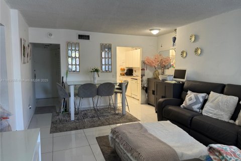 Купить кондоминиум в Норт-Майами-Бич, Флорида 2 спальни, 96.8м2, № 2023105 - фото 6