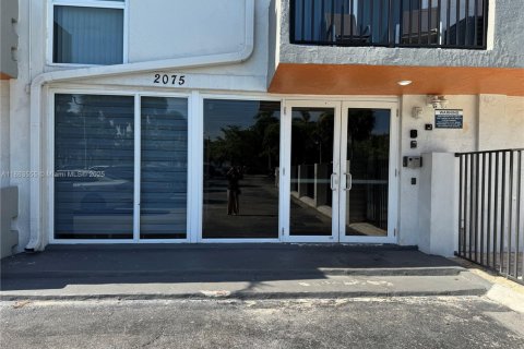 Купить кондоминиум в Норт-Майами-Бич, Флорида 2 спальни, 96.8м2, № 2023105 - фото 27