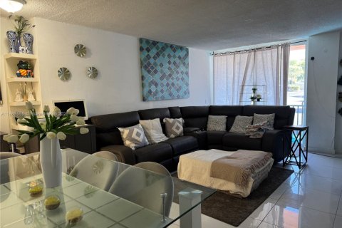 Купить кондоминиум в Норт-Майами-Бич, Флорида 2 спальни, 96.8м2, № 2023105 - фото 5