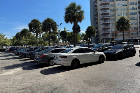 Купить кондоминиум в Норт-Майами-Бич, Флорида 2 спальни, 96.8м2, № 2023105 - фото 25