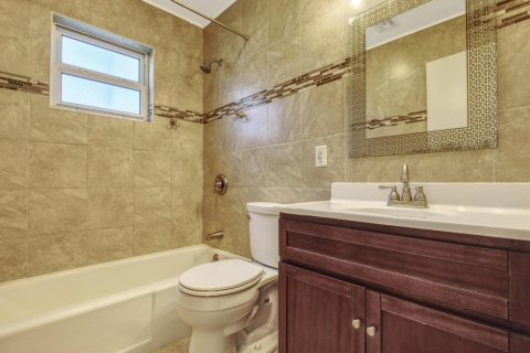 Townhouse in Lantana, Florida 2 bedrooms, 90.67 sq.m. № 2395056 - photo 7