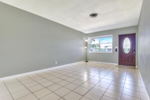 Townhouse in Lantana, Florida 2 bedrooms, 90.67 sq.m. № 2395056 - photo 9