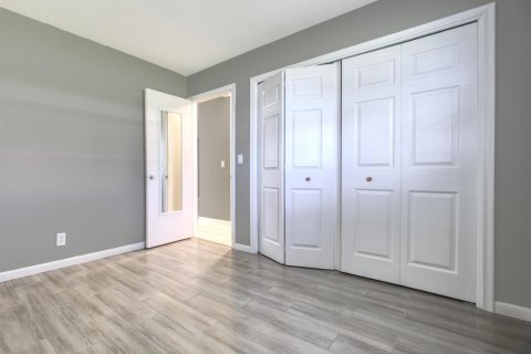 Townhouse in Lantana, Florida 2 bedrooms, 90.67 sq.m. № 2395056 - photo 6