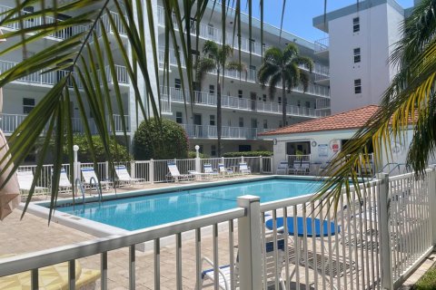 Condo à Lauderdale-by-the-Sea, Floride, 2 chambres  № 2175456