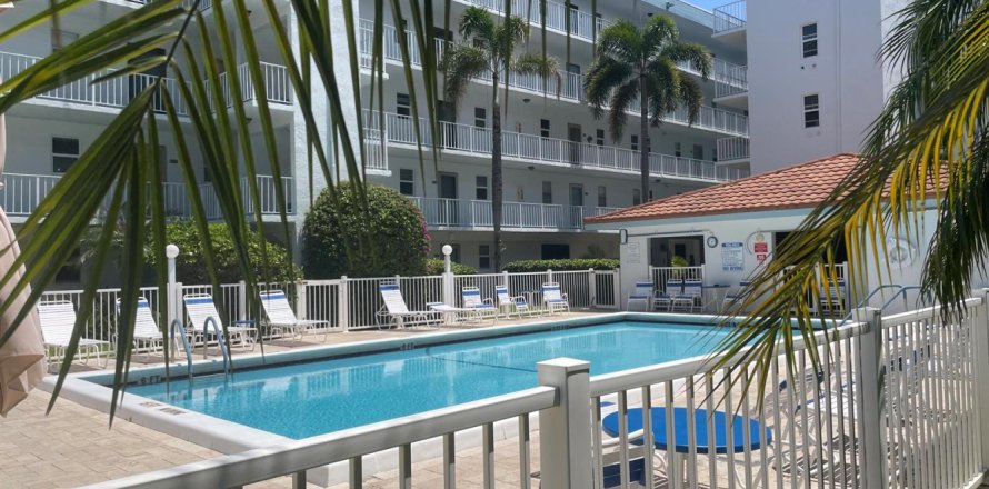 Condo à Lauderdale-by-the-Sea, Floride, 2 chambres  № 2175456