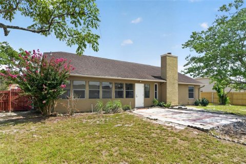 House in Winter Springs, Florida 3 bedrooms, 157.47 sq.m. № 2258937 - photo 15
