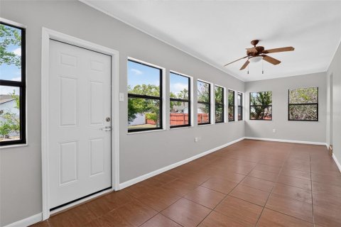 House in Winter Springs, Florida 3 bedrooms, 157.47 sq.m. № 2258937 - photo 13