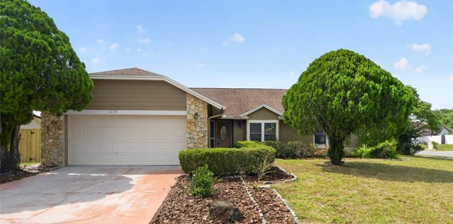 House in Winter Springs, Florida 3 bedrooms, 157.47 sq.m. № 2258937