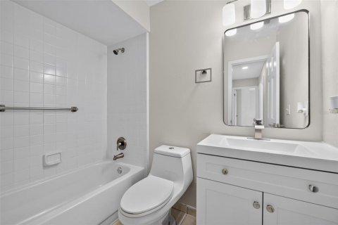 House in Winter Springs, Florida 3 bedrooms, 157.47 sq.m. № 2258937 - photo 12