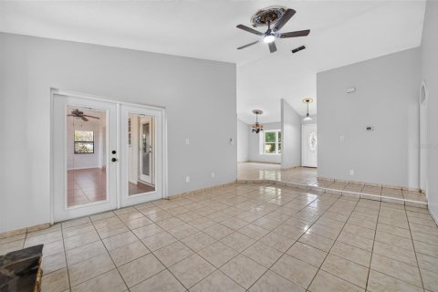 House in Winter Springs, Florida 3 bedrooms, 157.47 sq.m. № 2258937 - photo 2