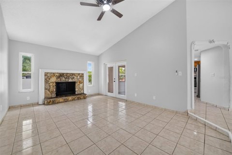 House in Winter Springs, Florida 3 bedrooms, 157.47 sq.m. № 2258937 - photo 5