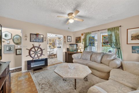 House in Homestead, Florida 5 bedrooms № 2178934 - photo 7