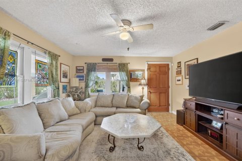 House in Homestead, Florida 5 bedrooms № 2178934 - photo 6