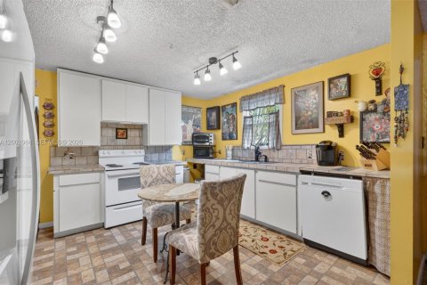 House in Homestead, Florida 5 bedrooms № 2178934 - photo 12