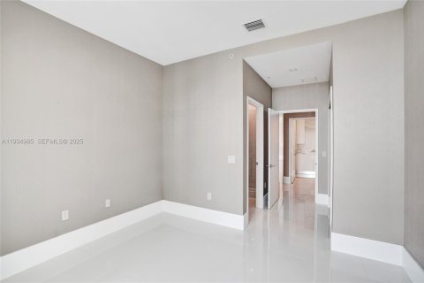 Condo in Sunny Isles Beach, Florida, 5 bedrooms № 2185827 - photo 15
