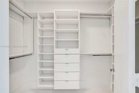 Condo in Sunny Isles Beach, Florida, 5 bedrooms № 2185827 - photo 29